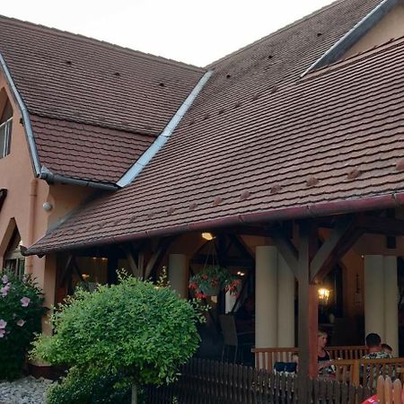 Korona Étterem Panzió Panzió Balatonberény Kültér fotó