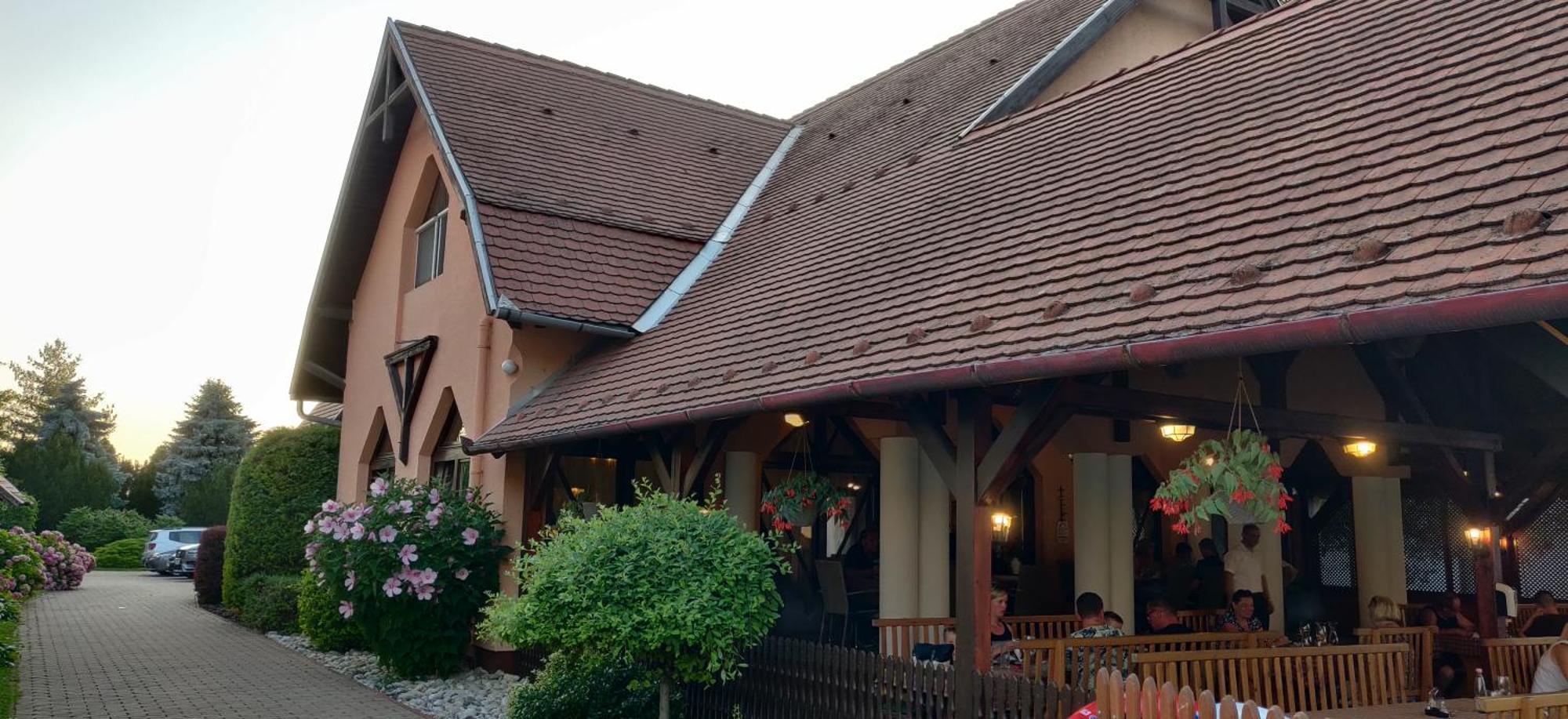 Korona Étterem Panzió Panzió Balatonberény Kültér fotó