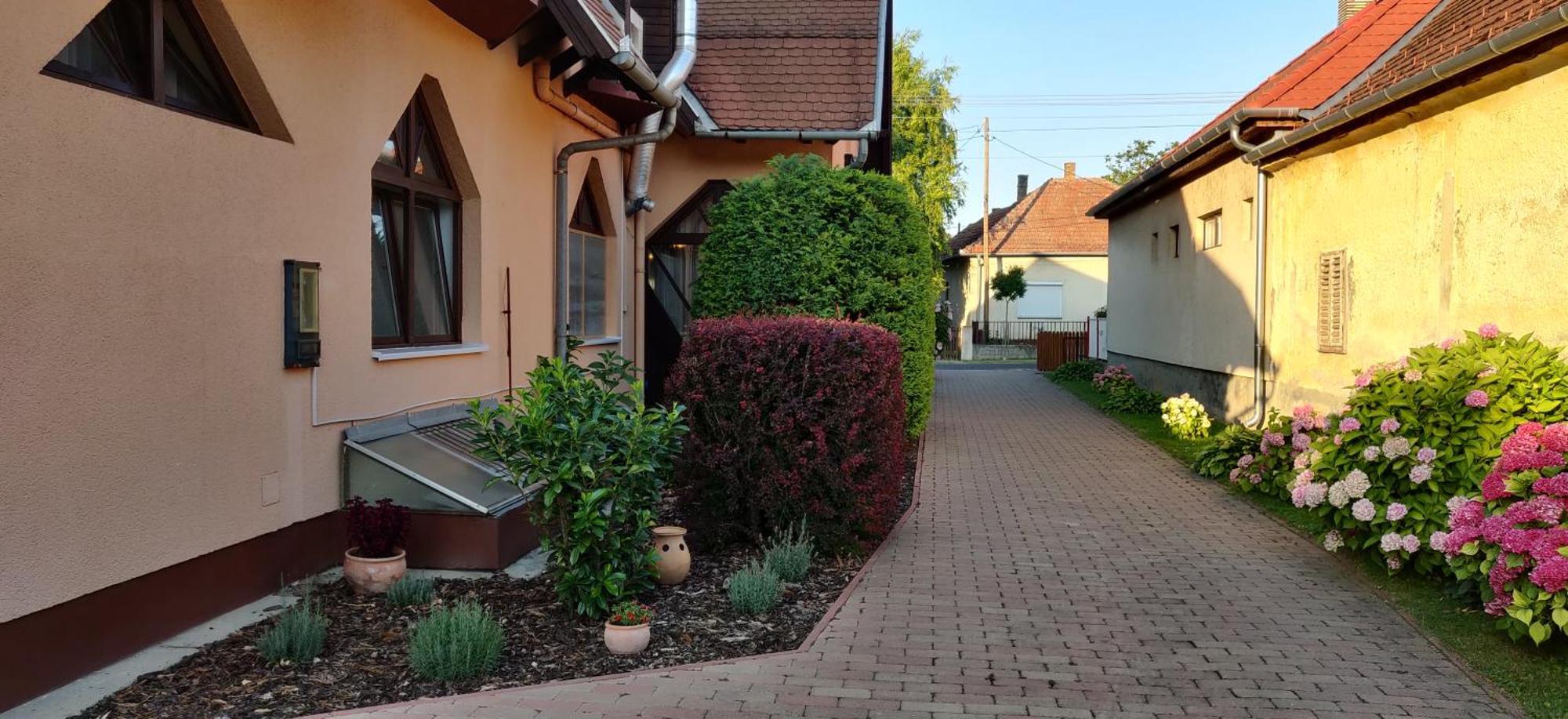 Korona Étterem Panzió Panzió Balatonberény Kültér fotó